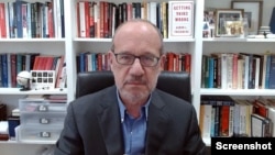 普林斯顿大学政治和国际事务学教授范亚伦（Aaron Friedberg）接受美国之音Skype采访视频截图