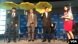 學民思潮召集人黃之鋒(左起）、佔中發起人戴耀廷及香港民主黨創黨主席李柱銘出席美國人權組織自由之家在華盛頓新聞博物館舉辦的75週年慶祝特別活動。