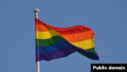 LGBTQ標誌性的彩虹旗。