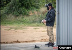 位於台北的穿越無人機飛手許文淵