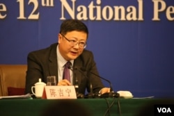 环保部长陈吉宁在记者会上称 解决中国环保问题不能操之过急 （美国之音东方拍摄）