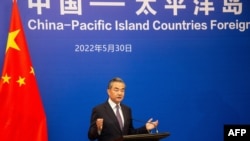 中国国务委员兼外长王毅在斐济出席太平洋岛国外长会议。（2022年5月30日）