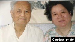 2003年8月，黄万里幺女黄肖路访问李锐先生。（黄万里研究基金）