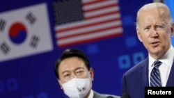 美國總統拜登(右)和韓國新任總統尹錫悅。