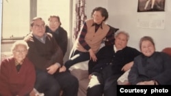 劫后余生的黄炎培子女：（左起）黄路、黄大能、黄素回、黄学潮、黄万里、黄小同。（黄万里研究基金）