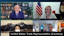 美國貿易代表發出照片顯示，美國主管亞太地區貿易事務的副貿易代表莎拉∙比亞奇（右上）與台灣行政院政務委員兼經貿總談判代表鄧振中（左上）舉行視頻會晤。 （2022年6月1日）