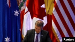 新西蘭貿易部長帕克2018年3月在CPTPP協議上簽字。（路透社）