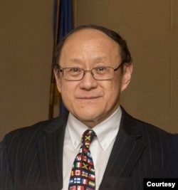 美國俄克拉荷馬中部大學歷史學教授、國際研究中心主任李小兵