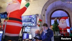 紐約華爾街股票交易所內的聖誕裝飾（2022年12月14日）