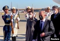 德国总理朔尔茨抵达北京国际机场。（2022年11月4日）