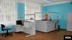 俄軍佔領前烏克蘭“生態中心“的自動光譜儀。 (照片由烏克蘭國家隔離區管理局提供)