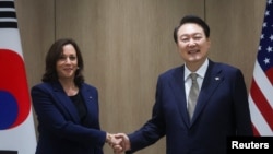 美國副總統賀錦麗在首爾與南韓總統尹錫悅舉行會談。 （2022年9月29日）