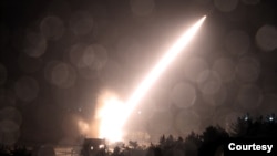 南韓軍隊和駐韓美軍2022年10月5日向半島以東海域發射多枚導彈。（南韓國防部照片）