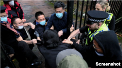 香港抗议者和中国驻曼彻斯特领事馆工作人员发生冲突