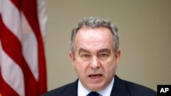 2012年12月13日，時任美國負責東亞及太平洋事務的助理國務卿坎貝爾在美國駐在馬來西亞吉隆坡的大使館發表講話。（美聯社）