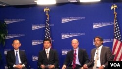 華盛頓智庫美國進步中心研討會，阿部信泰(左一)