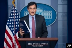 资料照：2021年6月8日，白宫国际经济与竞争力的高级主任彼得·哈雷尔在白宫举行的一个新闻发布会上发表讲话。