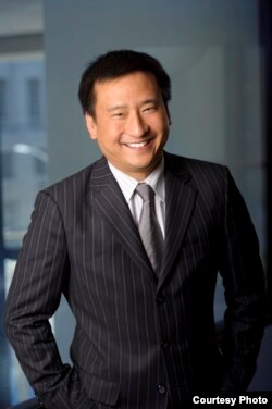 美国加州大学黑斯廷斯法学院教授及前任校长兼教务长， 美国华裔精英组织“百人会”现任会长吴华扬（ Frank Wu）