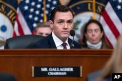 美國國會眾議院美國和中國共產黨戰略競爭特設委員會主席、共和黨聯邦眾議員邁克·加拉格爾主持2023年2月28日主持首場聽證會。 （2023年2月28日）