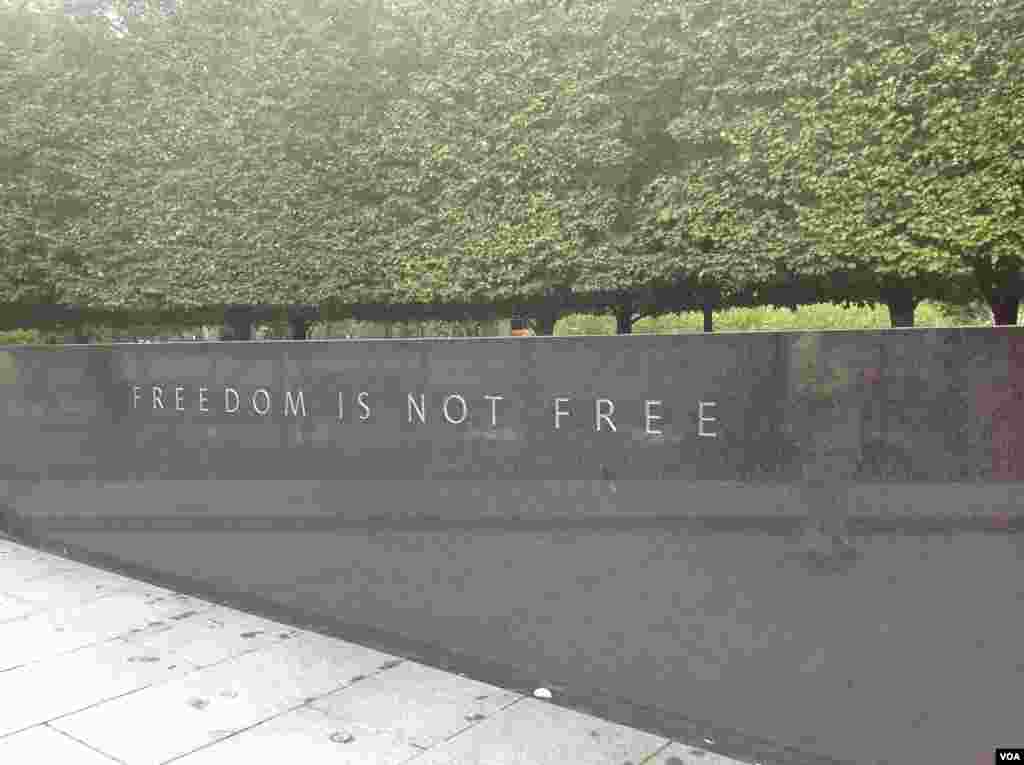 韓戰紀念牆上寫著＂自由並非沒有代價＂