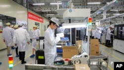 圖為華為公司設在廣東東莞的手機生產線（2019年3月6日攝）。