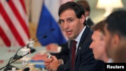 资料照片：荷兰外交大臣胡克斯特拉在位于华盛顿的美国国务院与美国国务卿布林肯(不在图中)会晤。(2022年4月14日)