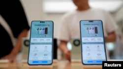 資料照片：上海一家華為專賣店內展示的華為Mate 60 Pro智慧型手機。（2023年9月8日）