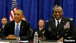 時任美軍中央司令部司令的奧斯丁將軍與時任總統奧巴馬出席一場活動（路透社2014年9月17日）