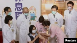 台灣總統蔡英文2021年9月30日接受疫苗加強針