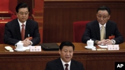 (左起）胡錦濤，習近平，吳邦國在2008年人大會議上