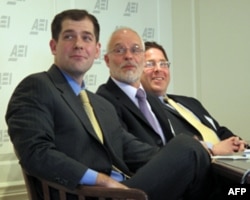 教育专家(左起)史马利克、史耐德、海斯