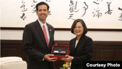 台灣總統蔡英文2019年10月17日接見美國共和黨國際事務協會訪問團(台灣總統府提供)