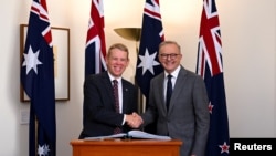 澳大利亚总理阿尔巴尼斯2023年2月7日与到访的新西兰总理希普金斯举行会谈。（路透社转发）