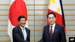 日本首相岸田文雄在東京會晤到訪的菲律賓總統小馬科斯. (2023年2月9日)