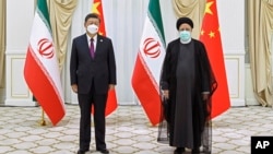 中國領導人習近平與伊朗總統萊希在烏茲別克斯坦舉行的上海合作組織峰會期間舉行會晤。（2022年9月16日）