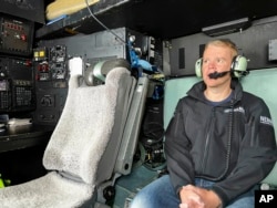 资料照：新西兰总理克里斯·希普金斯乘坐一架军用飞机飞往奥克兰。（2023年1月28日）