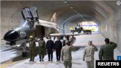 伊朗陸軍參謀長兼武裝部隊參謀長穆罕默德·巴蓋里參觀伊朗第一個地下空軍基地“鷹44” 。