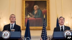 2023年2月8日，美國國務卿安東尼·布林肯和北約秘書長延斯·斯托爾滕貝格在華盛頓國務院會晤後舉行記者會。（美聯社照片）