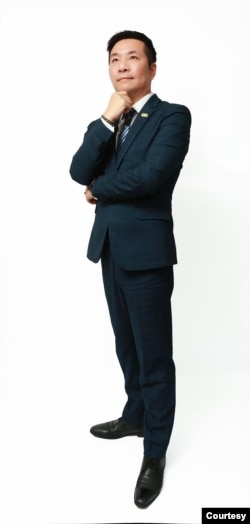 位于台北的中华民国旅游质量保障协会监事会召集人黄文卿(照片提供:黄文卿)