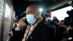 紐約市市長亞當斯搭乘地鐵上班（2022年1月1日）