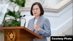 台灣總統蔡英文在總統府敞廳針對國際經貿情勢發表談話。（2020年8月28日）（照片來源：台灣總統府網站）