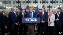 共和黨參選人特朗普在2024年6月13日到國會山莊與共和黨的參眾兩院議員會面