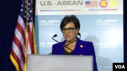 美國商務部長普利茲克舉行記者會 (美國之音莉雅拍攝)