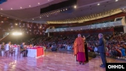 达赖喇嘛在国际佛教大会上发表主题演讲