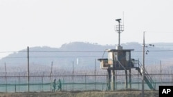 2022年1月2日，南韓陸軍士兵在靠近北韓邊境的坡州地區巡邏