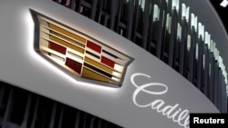 美國密歇根州底特律市舉行的北美國際汽車展上展示的凱迪拉克汽車標徽 （2018年1月16日）
