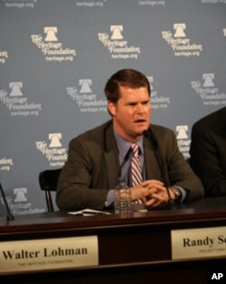 前美国务院官员薛瑞福