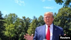 美國總統特朗普在華盛頓白宮南草坪向記者發表講話。（2019年8月21日）