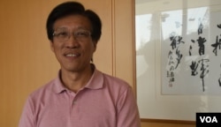 澳門立法會議員區錦新。 (美國之音湯惠芸拍攝)