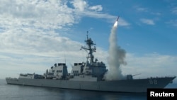 美國海軍的普瑞布爾號導彈驅逐艦在演習中發射“戰斧”巡航導彈 - 資料照片